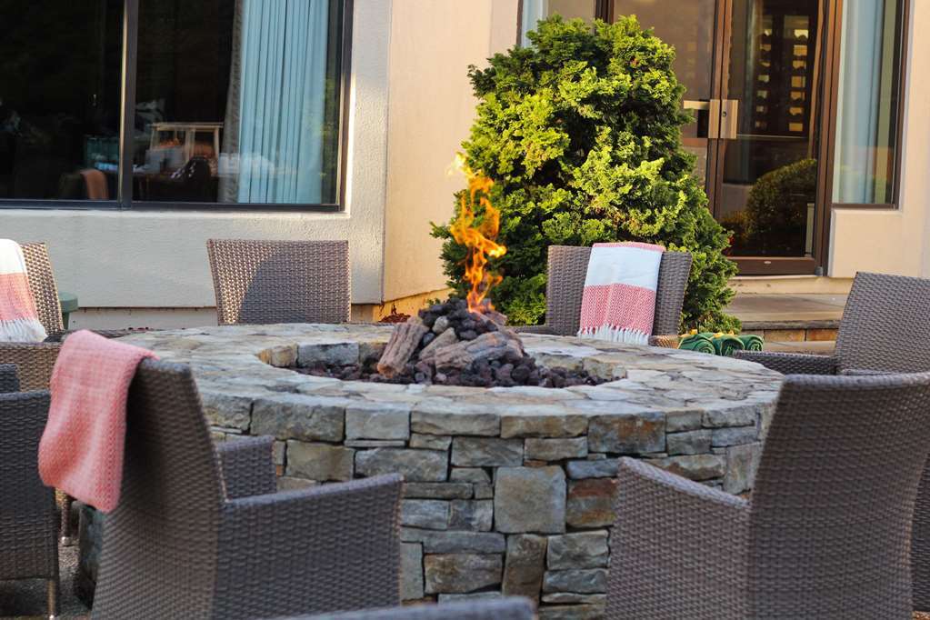 Doubletree By Hilton Hotel Boston - Bedford Glen エクステリア 写真