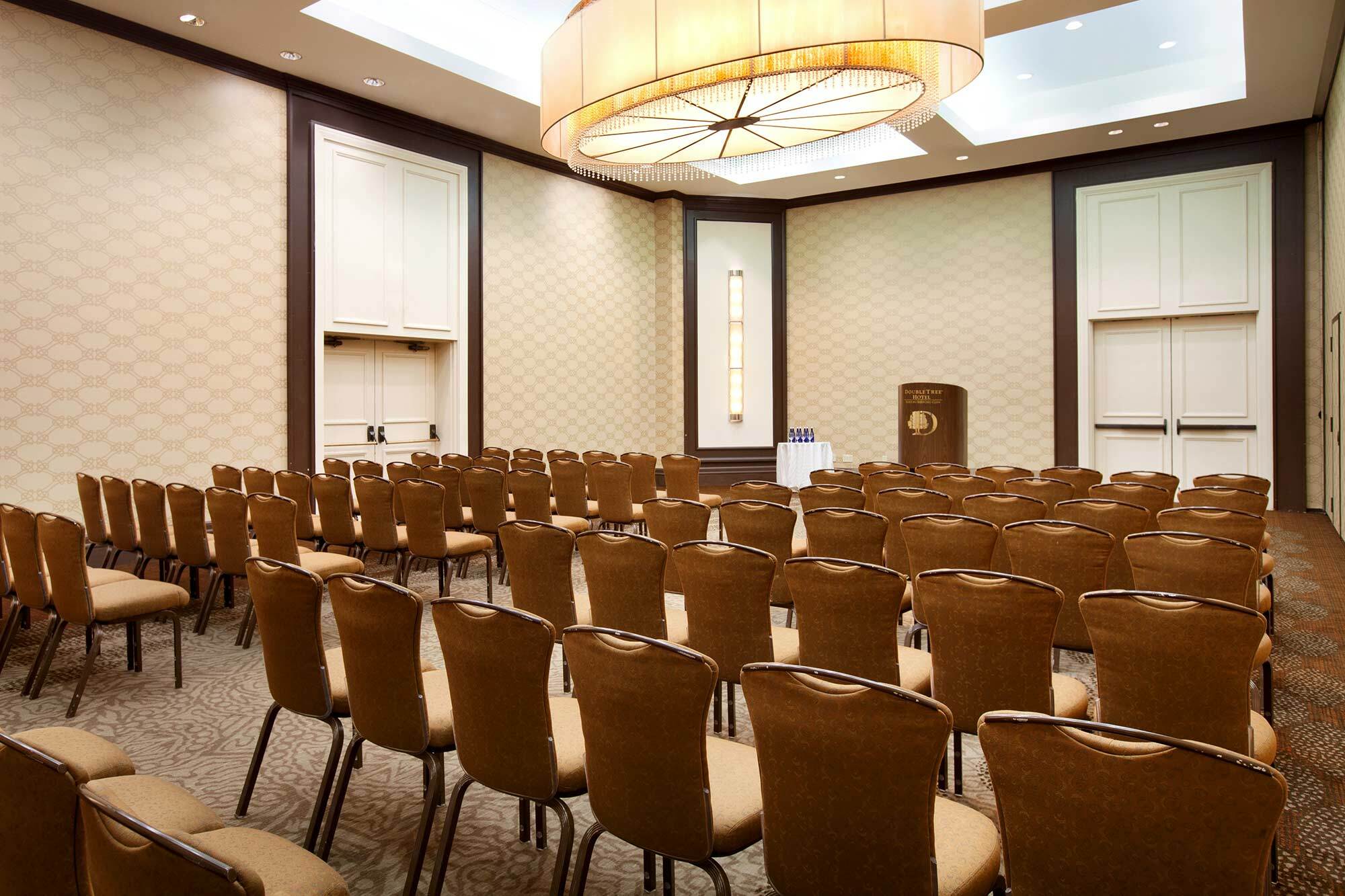 Doubletree By Hilton Hotel Boston - Bedford Glen エクステリア 写真